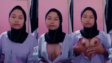 Bokep VCS Hijab Bocil Sange Remas Payudara poster