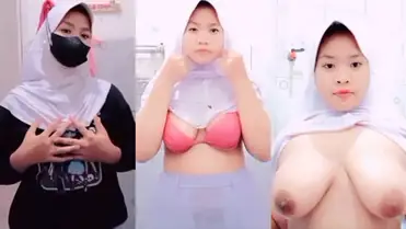 Putriana Hijab Mesum di Toilet Umum Bikin Merinding poster